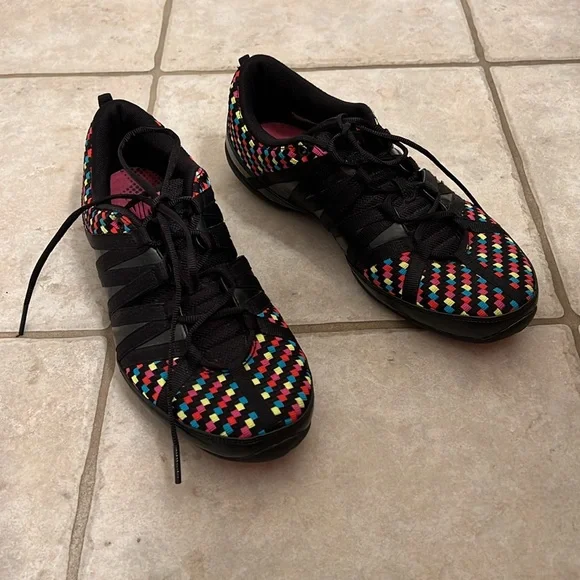 Nike Air Kapelle Womens Black/Pinkfire Rainbow Asymmetrical Weave Sneaker size 8 - Picture 3 of 14